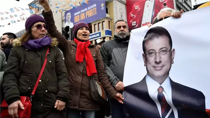 اعتقال معارض «أردوغان» يشعل احتجاج الآلاف في إسطنبول  