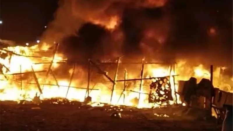 حريق هائل في جراج بالخصوص.. 10 سيارات إطفاء تحاول السيطرة