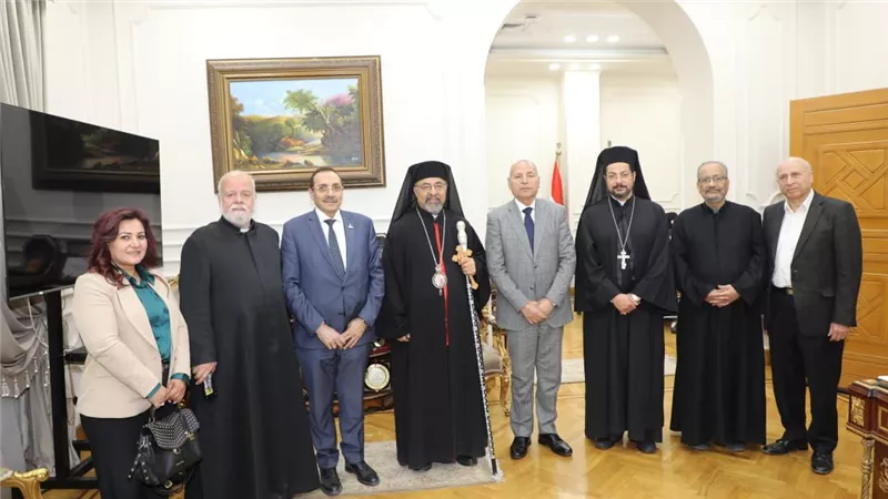 بطريرك الأقباط الكاثوليك يهنئ محافظ القاهرة بعيد الفطر
