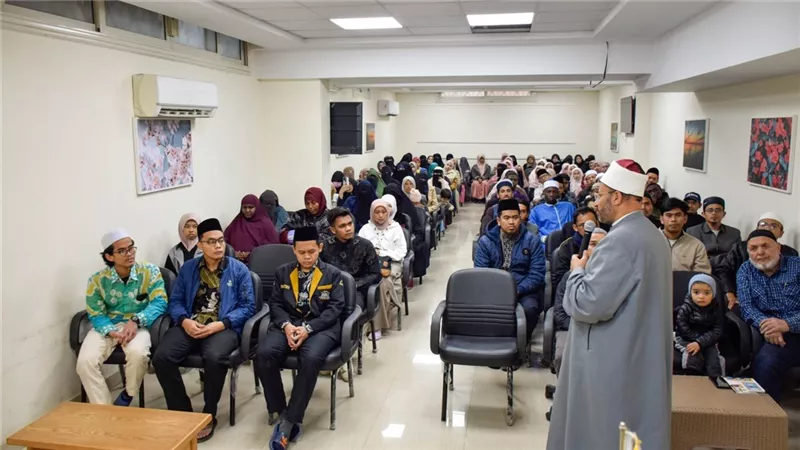 ملتقى ثقافات الشعوب يناقش فضائل رمضان وأثره على القلوب