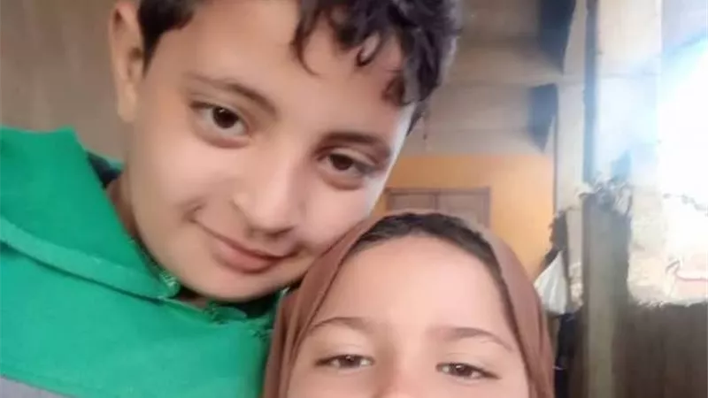 داخل الحمام.. أب ينهي حياة طفليه ضربًا بعصا خشبية في الغربية
