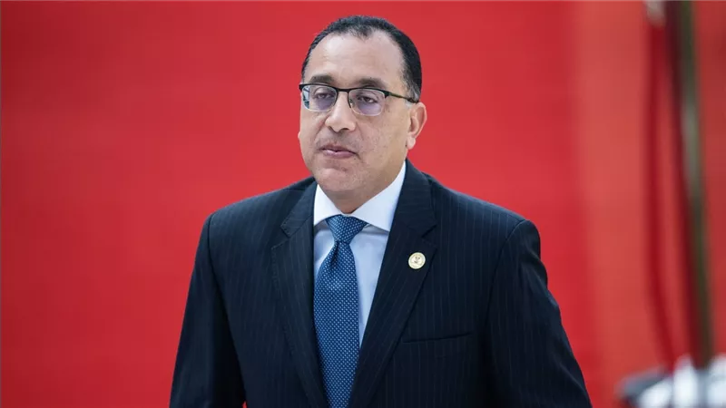 مدبولي يهنئ شيخ الأزهر بعيد الفطر.. ودار الإفتاء تستطلع هلال شوال اليوم