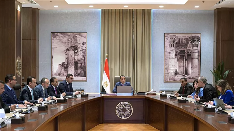 مدبولي يتابع تطوير الساحل الشمالي الغربي من رأس الحكمة إلى مطروح