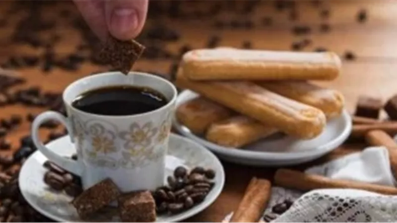 ماذا يحدث لجسمك عند شرب القهوة السوداء يوميًا لمدة شهر؟