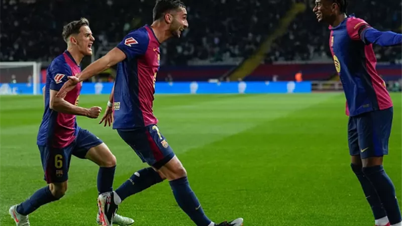 برشلونة يعزز صدارته للدوري الإسباني بثلاثية في شباك أوساسونا