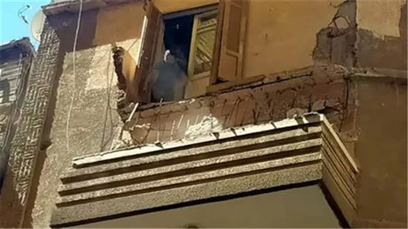 من اللعب إلى الفاجعة.. شرفة منهارة تنهي حياة أم وطفلتها في لحظات