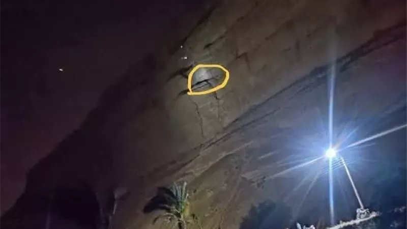 مغامرة انتهت بمأساة.. مصرع شاب سقط من أعلى الجبل وإنقاذ صديقه بسوهاج