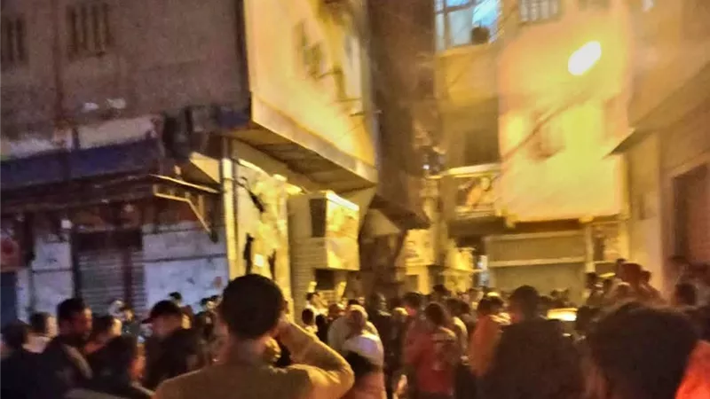 مأساة في الإسكندرية.. مصرع أم وبناتها الثلاث بانهيار عقار قديم (صور)