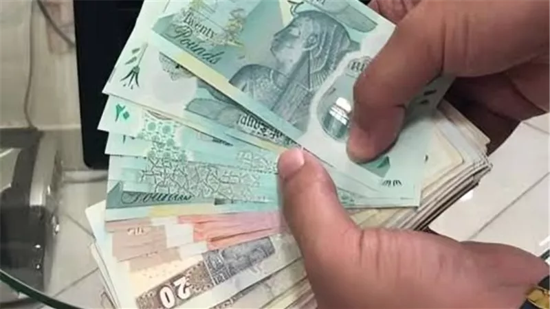 استمرار طباعة العملات الورقية.. هل تراجعت مصر عن إصدار النقود البلاستيكية؟