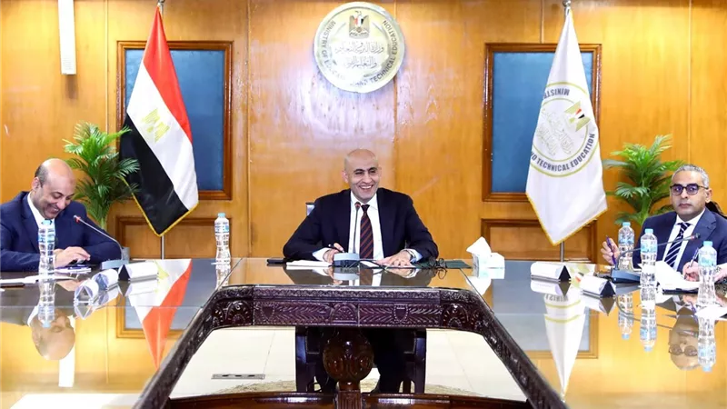   وزير التعليم يعلن تعميم نظام البوكليت في امتحانات الشهادة الإعدادية