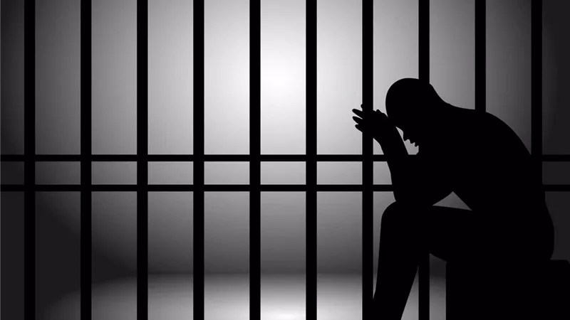 عامل يشرع في قتل شخصين بسبب خلافات المصاهرة بسوهاج