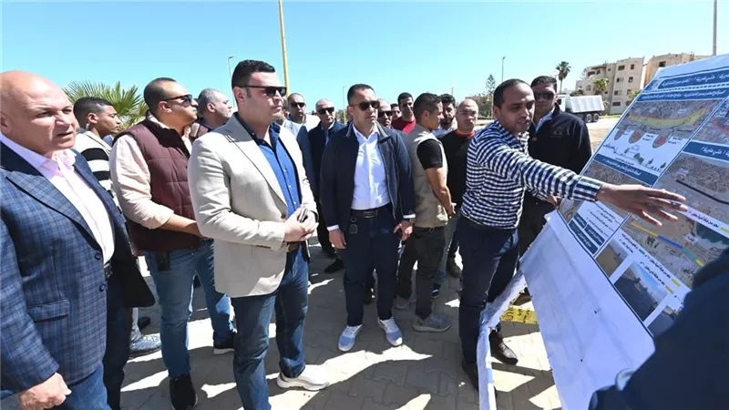 وزير الإسكان يتفقد أعمال تطوير البوغاز الرئيسي بمركز مارينا العلمين السياحي