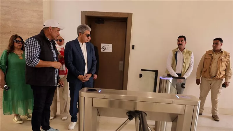 وزير السياحة يتفقد مشروع تطوير الخدمات بمنطقة أهرامات