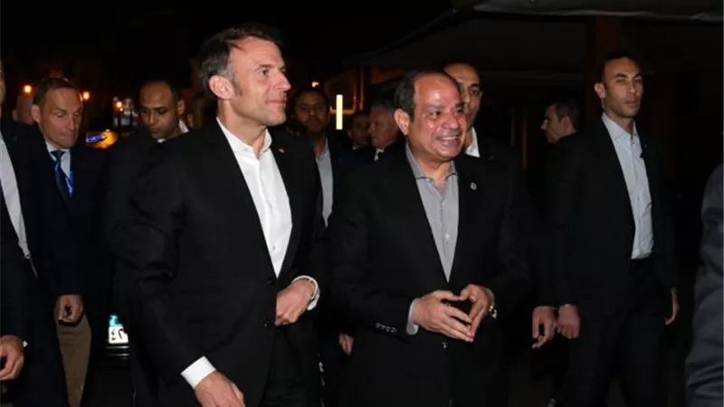 الرئيس السيسي وماكرون يزوران محطة عدلي منصور التبادلية