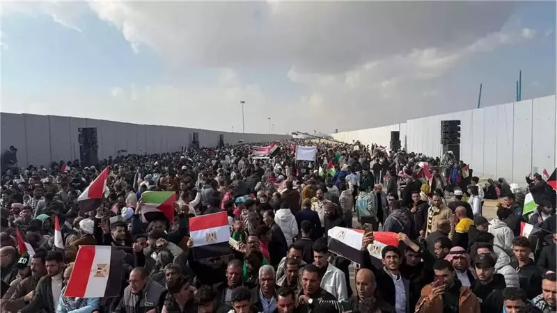 رسالة إلى العالم.. المصريون يحتشدون في العريش رفضًا لتهجير الفلسطينيين