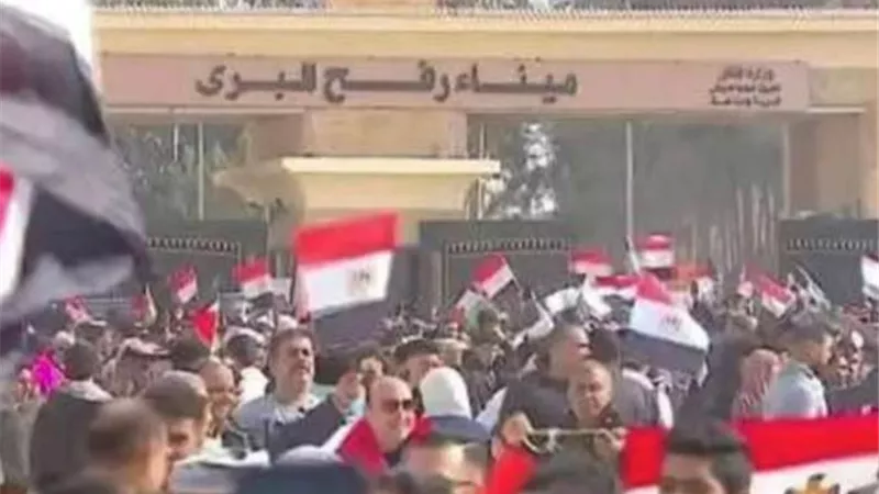 همام: احتشاد المصريين أمام معبر رفح رسالة قوية ضد تهجير الفلسطينيين