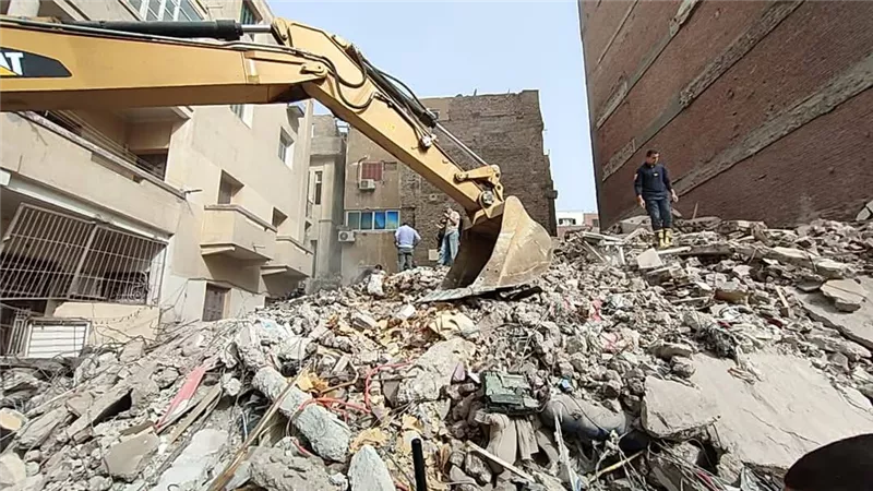 انهيار عقار بأسيوط.. 6 ضحايا ومصاب وجاري البحث عن ناجين