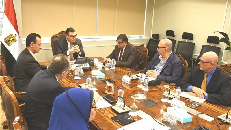 وزير الإسكان يتابع الأعمال الجارية بـ 