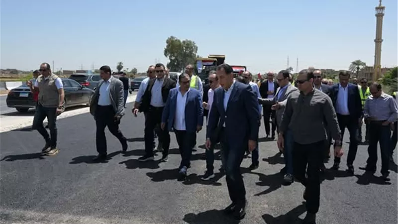 رئيس الوزراء يتفقد مزرعة للثروة الحيوانية في أسيوط