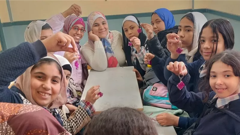 مكانة اليتيم في الإسلام.. عناية شاملة تبني إنسانًا سويًا