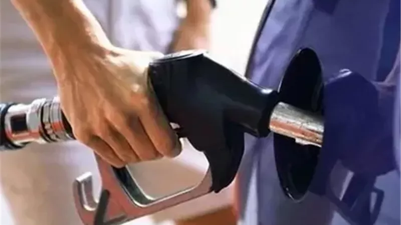 البترول تكشف عن موعد الزيادة الجديدة في أسعار البنزين والسولار