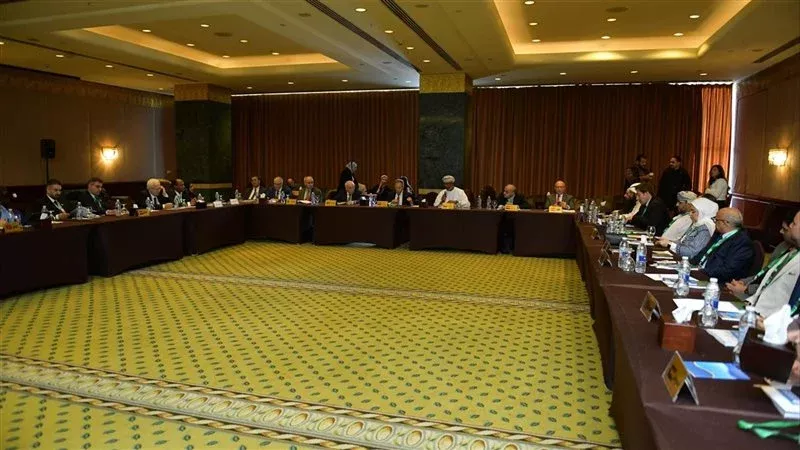 اتحاد الأطباء العرب يبدأ اجتماعه الاستثنائي بالقاهرة بدقيقة حداد على شهداء غزة
