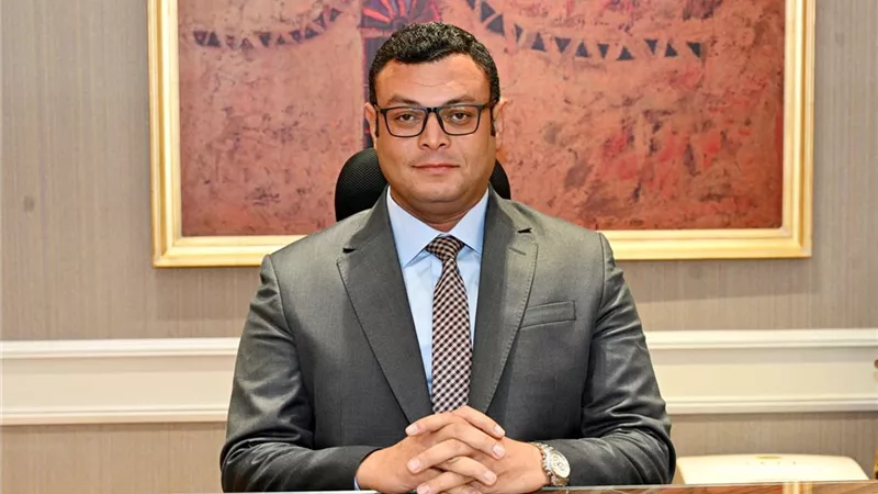 وزير الإسكان يتابع موقف تنفيذ وحدات 