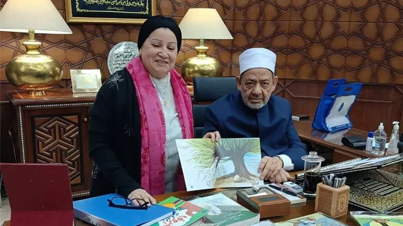 الطيب يعود لمكتبه بالمشيخة بعد التعافي من الوعكة الصحية
