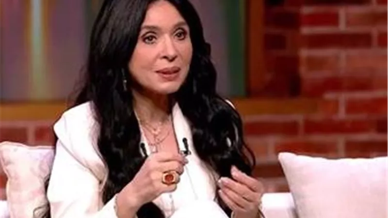 دينا: أنا زعلانه من شيرين عبد الوهاب وأنغام هي صوت مصر