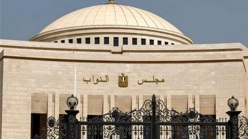 قانون العمل الجديد.. يُنظّم إنهاء العقود غير محددة المدة ويحدد شروط الإنهاء