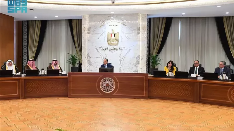 مدبولي يلتقي مساعد وزير الاستثمار السعودي ورجال الأعمال لتعزيز الشراكة الاقتصادية
