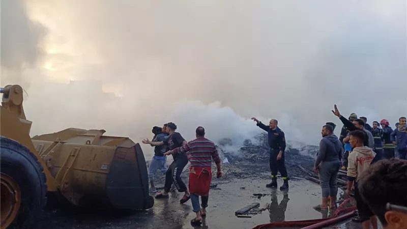حريق مغالق أخشاب الشرابية.. تفاصيل 4 ساعات أشغال شاقة أمام جحيم النيران