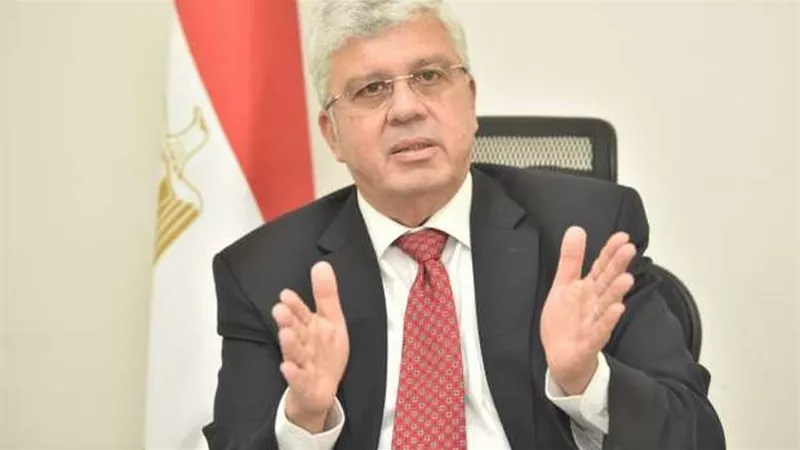 وزير التعليم العالي يبحث فرص التعاون مع جامعة 