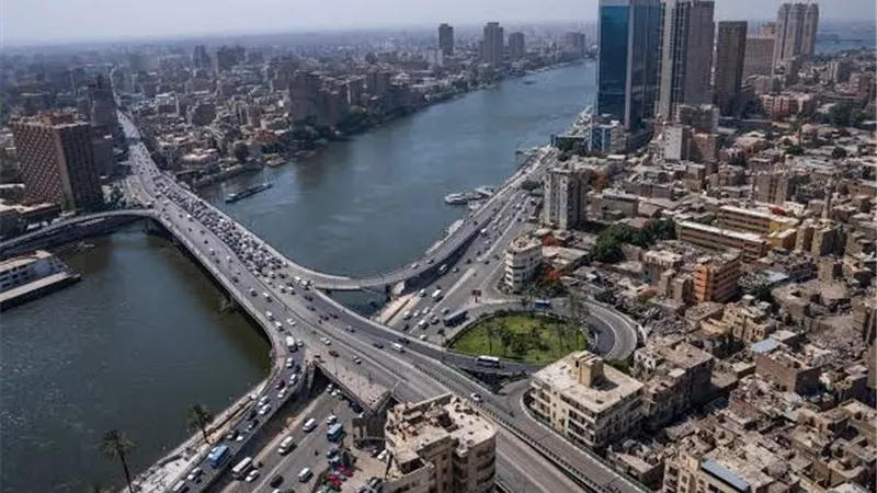 كيف تتعامل مصر مع التحديات العالمية وتحافظ على معدلات النمو وجذب الاستثمار؟