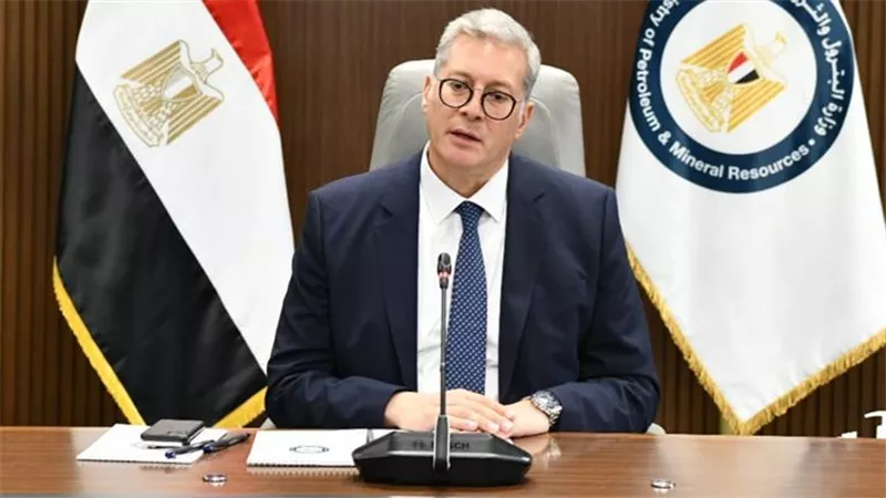 وزير البترول يبحث مع رئيس 