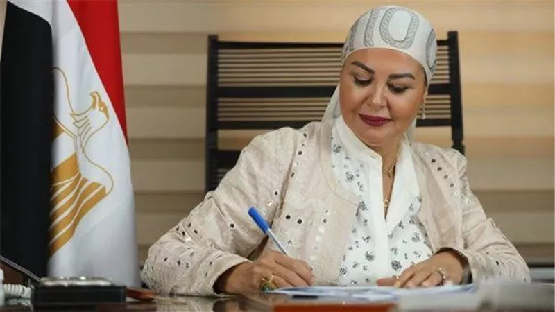 أمل سلامة تقدم طلب إحاطة بشأن شكاوى عدم الالتزام بتعريفة الركوب