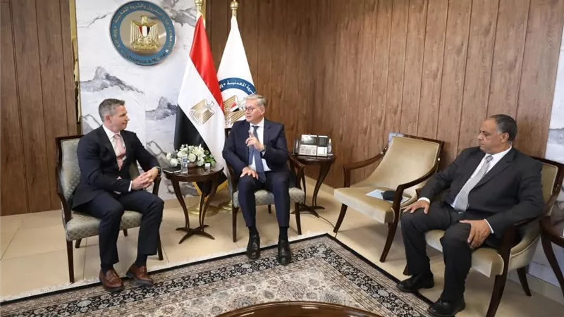 وزير البترول يستقبل رئيس شركة كابريكورن إنرجى لبحث تعزيز الإنتاج