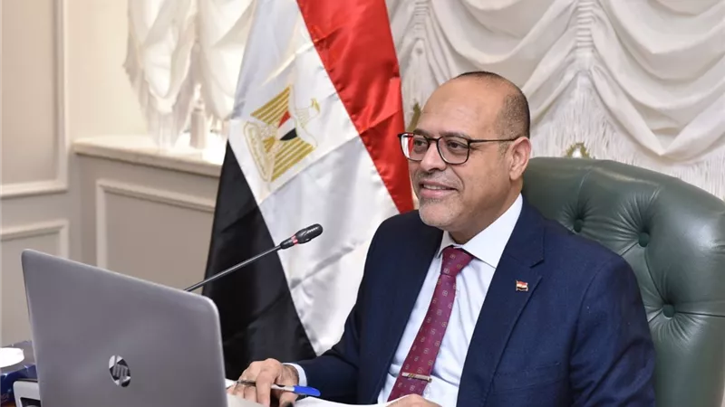 العمل: إجازة مدفوعة الأجر للعاملين بالقطاع الخاص الاثنين والخميس بمناسبة الأعياد