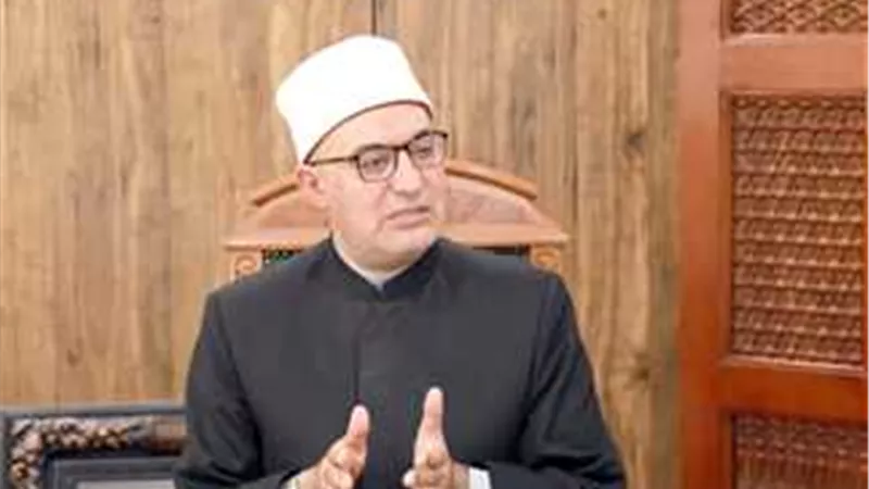 المفتي مهنئًا البابا تواضروس بعيد القيامة: نُثمِّن روح المحبة بين أبناء الوطن