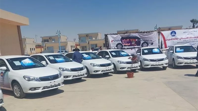 تنمية المشروعات: تسليم 20 تاكسي لشباب السويس لت​وفير فرص عمل لائقة