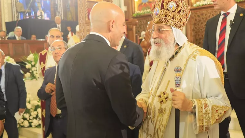 وزير التعليم يشارك في قداس عيد القيامة المجيد ويقدم التهاني لقداسة البابا تواضروس