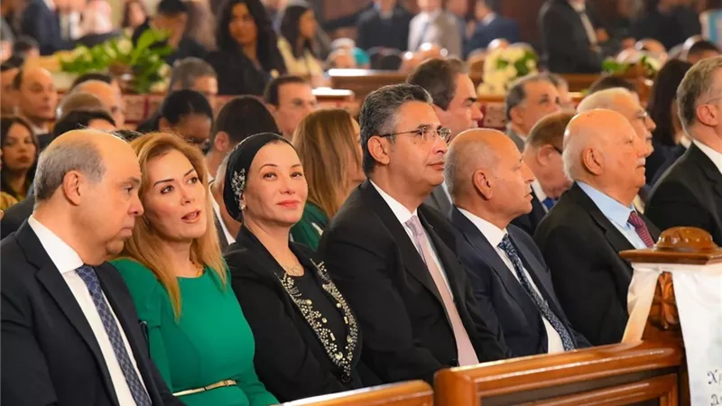 وزيرة البيئة تشارك في احتفالات عيد القيامة بالكاتدرائية المرقسية بالعباسية