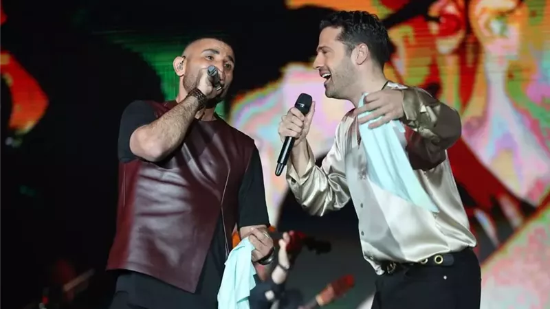 أحمد سعد يشعل دبي بحفل جماهيري.. ودويتو استعراضي مع مطرب يوناني