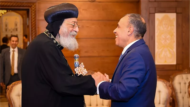 وزير الخارجية يهنئ البابا تواضروس بعيد القيامة: الكنيسة ركيزة للوحدة الوطنية