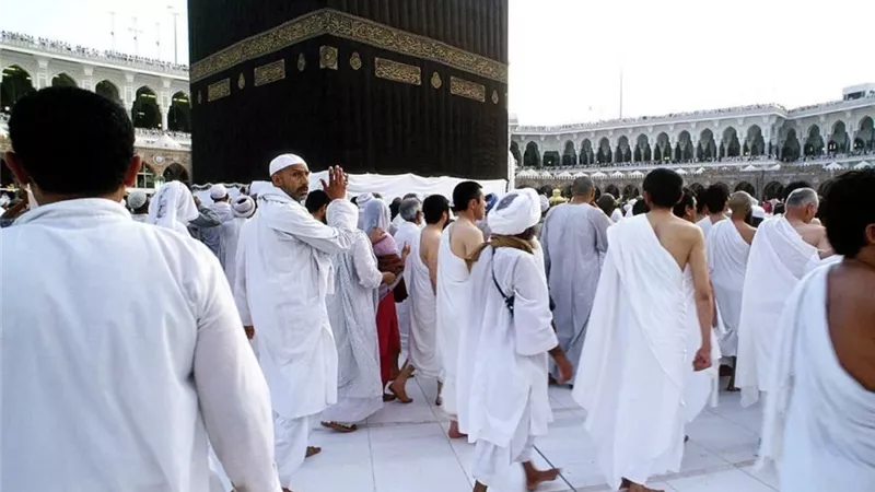 عضو مركز الأزهر توضح محظورات الإحرام العامة للرجال والنساء (فيديو)