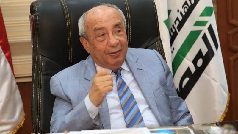 بتهمة الامتناع عن تنفيذ حكم قضائي.. إحالة نقيب المهندسين للمحاكمة 