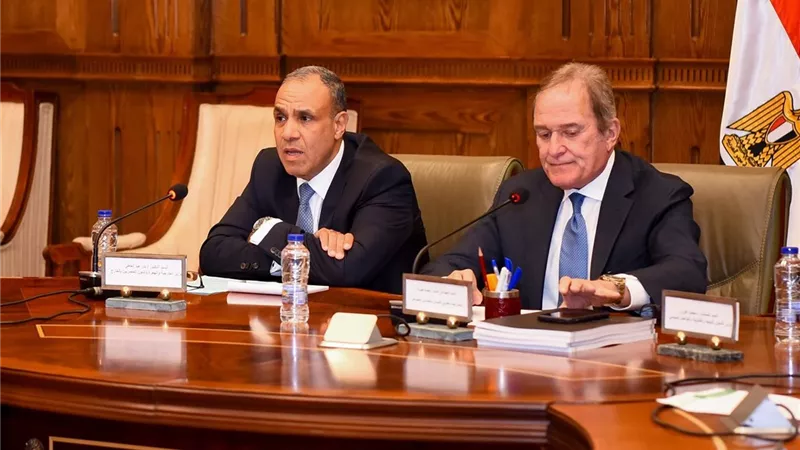 تفاصيل لقاء وزير الخارجيةمع لجنة حقوق الإنسان بمجلس الشيوخ