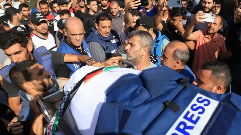 بعد مقتل 170 صحفيًا.. مفوض الأونروا: الصحفيون الفلسطينيون يدفعون ثمنًا باهظًا 