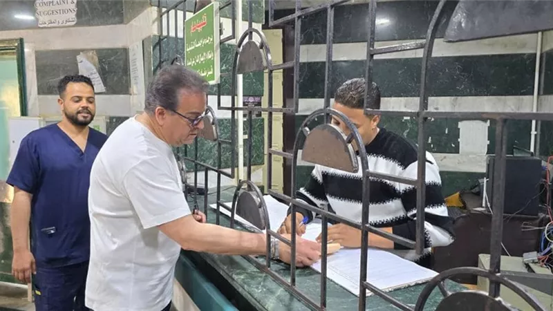 وزير الصحة يتفقد مستشفى البنك الأهلي لمتابعة جودة الخدمات الطبية