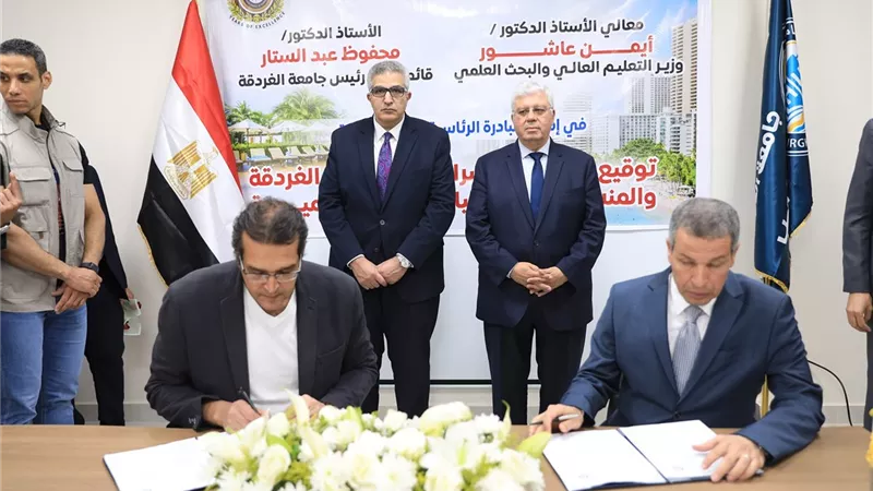 وزير التعليم العالي يفتتح كلية السياحة والفنادق بجامعة الغردقة